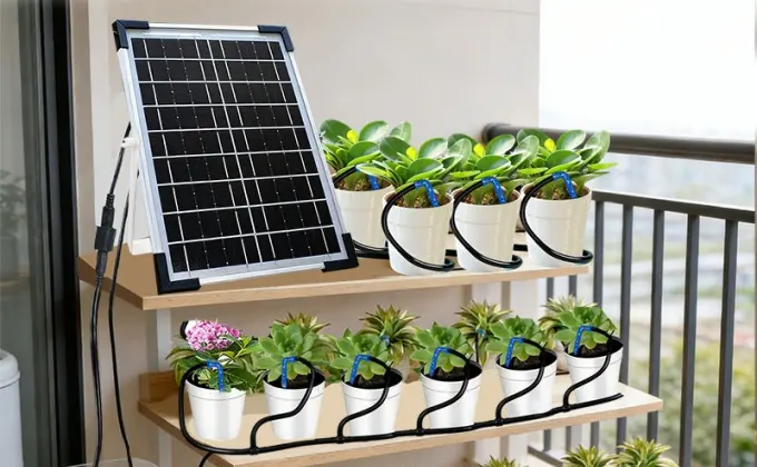 Solar Drip Irrigation Kit Balcony Plant‑shelf Installation Complete solar drip irrigation system installed on wooden plant shelf for multiple potted plants on balcony